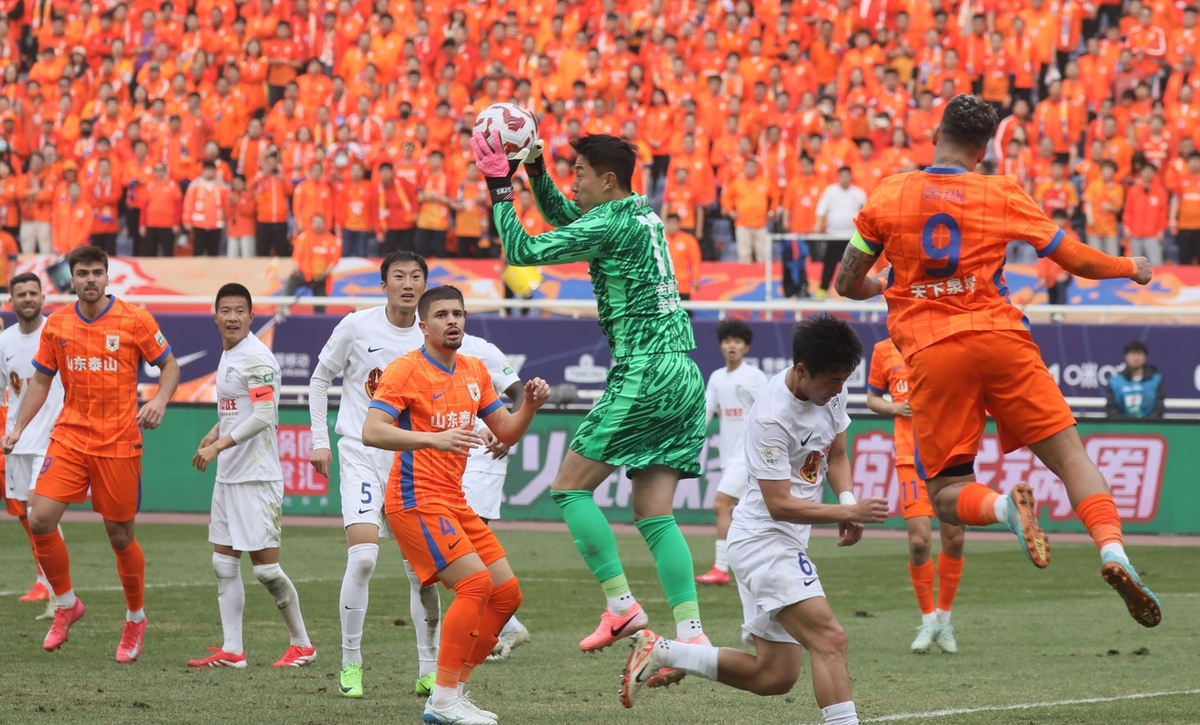 杭州绿城队员表现超卓，获得意外胜利